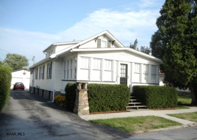 Garden heights beauty,updated kitchen & bath. Family room with vaulted ceiling and gas fire place. 1st floor laundry rm. In ground pool. 2 car garage-heated w/electric & cable TV. Newer roof. One bedroom is captive.