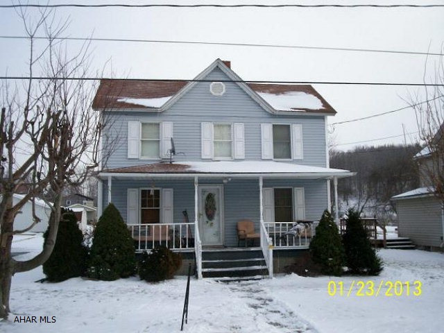 2 story, 3BR, 1 1/2 bath home with 2 car garage on a 50 x 150 lot. 2nd flue can be used for alternative heat source. Located on dead end street
