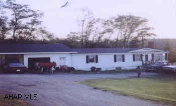 1.85 ACRES, 3 BEDROOM, 1 1/2 BATH HOME WITH 3-CAR GARAGE. GOOD HUNTING AREA! 1.85 ACRES, 3 BEDROOM, 1 1/2 BATH HOME WITH 3-CAR GARAGE. GOOD HUNTING AREA!