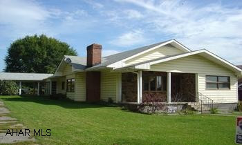Spacious Ranch on corner lot in Pleasant Valley - Large Master Bedroom - 1st Floor Laundry - Oversized 1 Car Garage