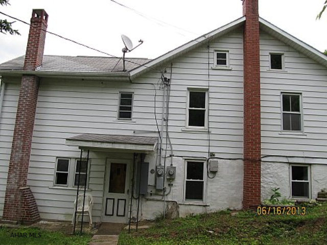 To report any concerns with a listing broker/agent or to report any property condition or other concern needing escalation, please call:1-877-617-5274.  There is a shared well at this property.