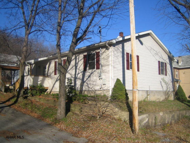 Tyrone 1 story vinyl modular home. Spacious living room/great room with vaulted ceilings and adjoining kitchen (cabinets missing/removed). 3 large bedrooms, 1 bath. Master includes 1/2 bath. Large rear deck and concrete block garage with workshop. Could be nice with some work. AS-IS sale. Enjoy the Little Juniata right across the street and down the bank!