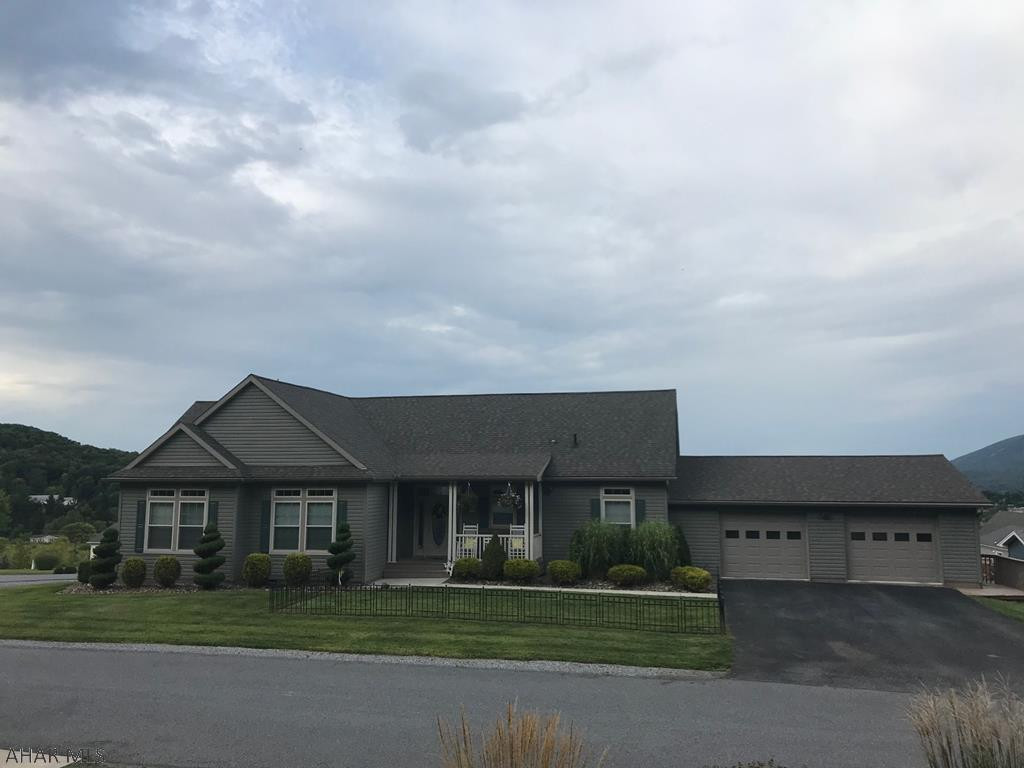 A great opportunity with an awesome view. This 1 1/2 story home has 3 bedrooms 2 bathrooms and sits on a corner lot over looking East Freedom. The large master suite has a large walk in closet and features a master bathroom with tub and tile shower. The open concept allows for easy flow from the living room to the kitchen and attached dining room. Quartz countertops adorn the updated kitchen. The large deck is great for barbecuing and just taking in the beautiful mountain views.