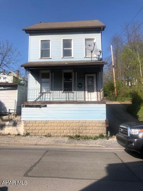 SINGLE FAMILY HOME, BEING SOLD AS IS.
SELLER WILL MAKE NO REPAIRS.