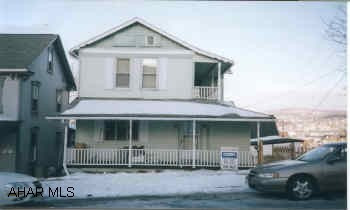 2ND FLOOR BALCONY, FENCED-IN YARD. WORKSHOP. PRIVATE DRIVEWAY. BEAUTIFUL OAK KITCHEN WITH RECESSED LIGHTS. MOST APPLIANCES STAY. CENTRAL AIR. CORNER LOT. VERY NICE HOME.
