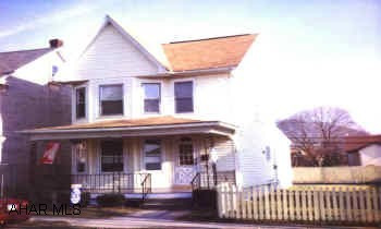 ATTRACTIVE 2 1/2 STORY IN EAST END. 1ST FL FAMILY ROOM, POWDER ROOM, IN-GROUND POOL, AND MANY AMENITIES. ATTRACTIVE 2 1/2 STORY IN EAST END. 1ST FL FAMILY ROOM, POWDER ROOM, IN-GROUND POOL, AND MANY AMENITIES.
