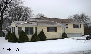 NICE SPLIT LEVEL ON QUIET STREET. NEWER KITCHEN, WINDOWS ON 1ST FLR, ROOF, ELEC.  NEW 3 SEASON ROOM. 2 ZONE HEAT. NICE SPLIT LEVEL ON QUIET STREET. NEWER KITCHEN, WINDOWS ON 1ST FLR, ROOF, ELEC.  NEW 3 SEASON ROOM. 2 ZONE HEAT.  HOME WARRANTY INCLUDED.
