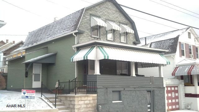 Looking for an easy care, no yard-maintenance home?  Take a look at this adorable 3 bedroom, 1.5 bathroom, 2 story home in move-in condition!  Priced to sell quickly!  Nice home, nice investment!