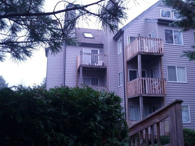Very Nice Studio/Efficiency Condo on second floor, overlooking the indoor pool and hottub building with nice deck w/wood setting. Fully furninshed. Dues include outside maintenance, hot tubs, indoor and outdoor pools and tennis courts.   J-216