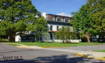 WAS B&B, 8-9 BEDROOMS, SEPARATE 3 ROOM & BATH APARTMENT WITH SEPARATE ENTRANCE, MANY POSSIBILITIES, LARGE GARAGE, IDEAL B&B WAS B&B, 8-9 BEDROOMS, SEPARATE 3 ROOM & BATH APARTMENT WITH SEPARATE ENTRANCE, MANY POSSIBILITIES, LARGE GARAGE, IDEAL B&B