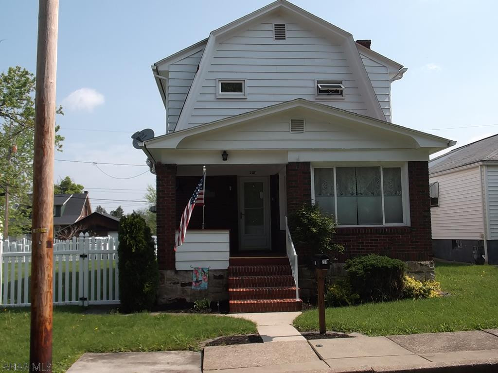 Garden Heights, fenced in yard. Deck, 1 3/4 bath, move right in. Pleasant Valley Schools. Brick Mantel