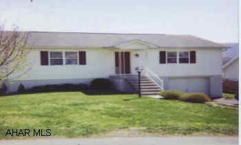 BUILT IN 1994, C/A, BEAUTIFULLY MAINTAINED. GREAT VIEW OF THE CITY !  1 CAR INTEGRAL GARAGE.