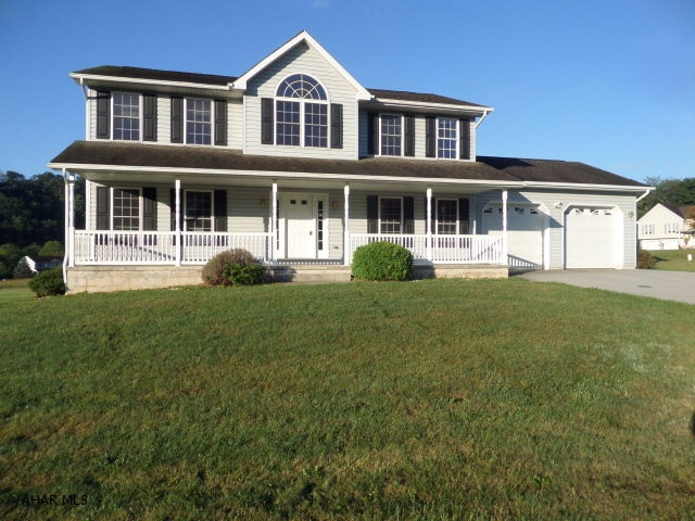 This beautiful home has large rooms; great for entertaining!! Relax on the deck or lounge in the large living room by the fireplace. The flat yard is great for the kids to play outdoors. Some minor repairs and paint could make this the home of your dreams. Schedule an appointment today!!