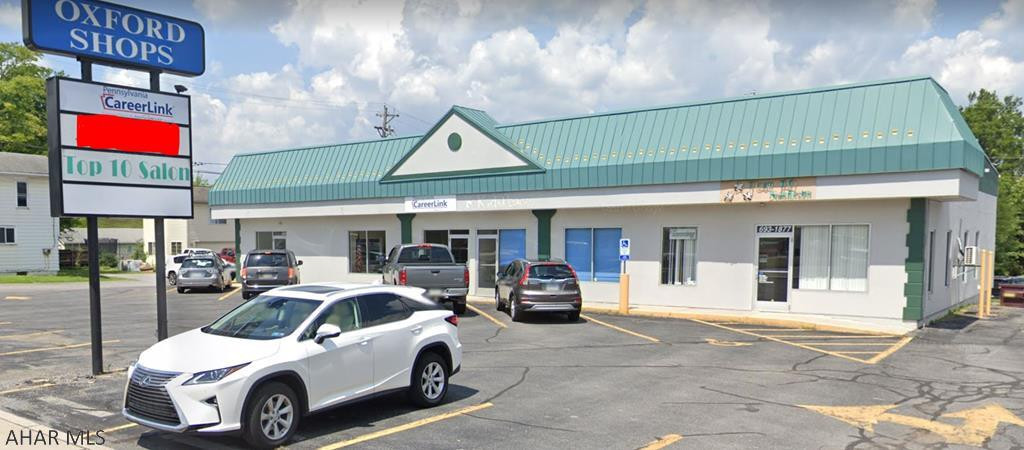 1,350 square feet of retail/office space in the Oxford Shops plaza located beside the former First National Bank in Duncansville. Call listing agent for details and showings.