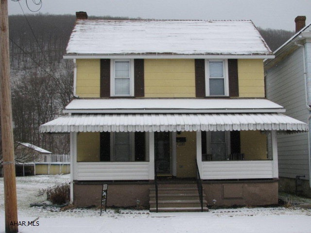 Tyrone charmer on a quiet street close to shopping! 2 1/2 story home with nice LR., EIK., 1st floor family room, full bath on each floor, 3 bedrooms, nicely updated, choice of heating with natural gas,coal,or wood hot water heating! Low taxes and priced to sell @ $72900