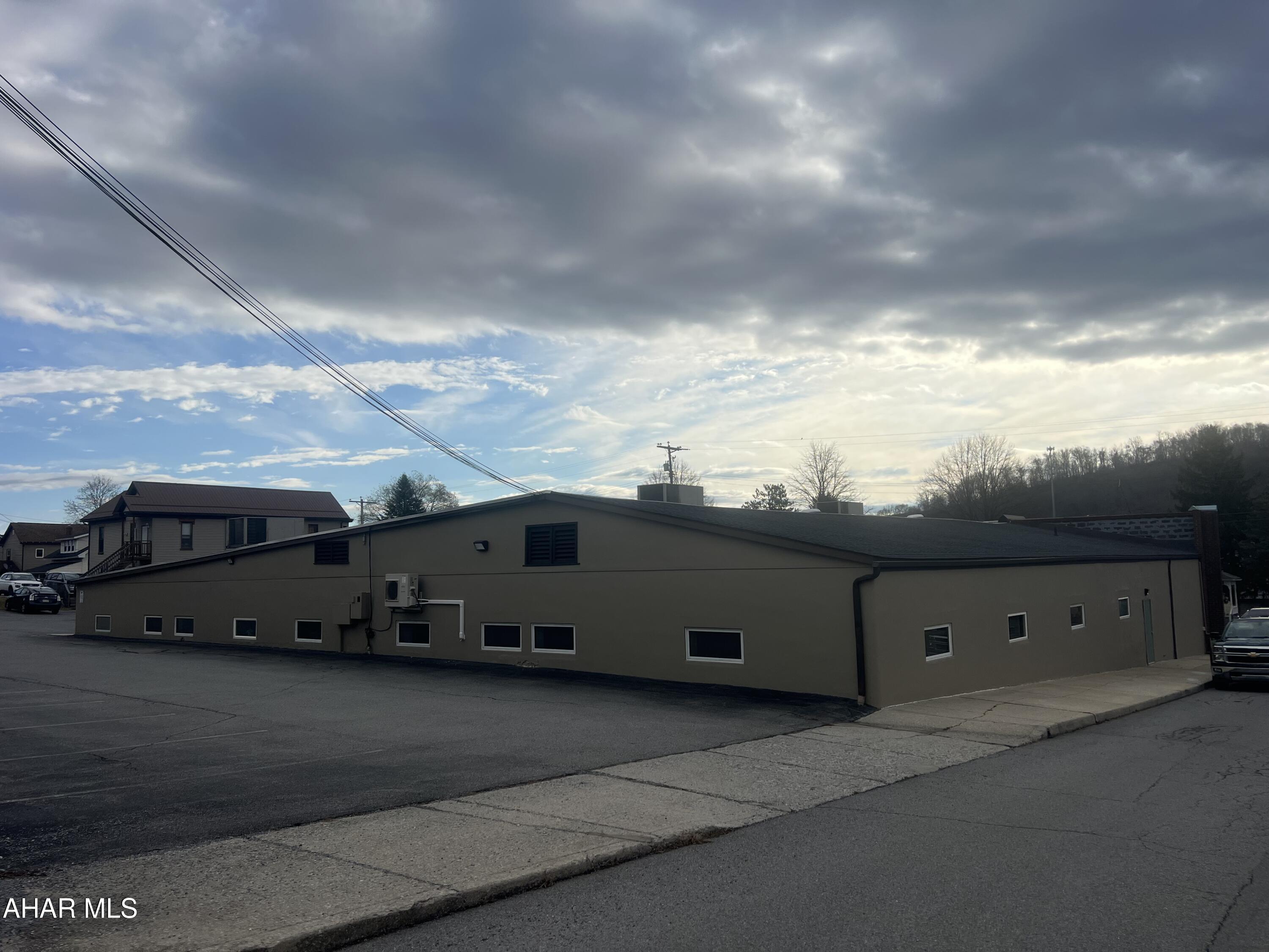 Commercial office building in Hollidaysburg, conveniently located near the Blair County Courthouse. This 10,680-square-foot property features freshly painted interiors and new carpeting in several areas. It offers a balanced mix of long-term tenants and available space, making it ideal for relocating your business. Recently updated with paved off-street parking, this single-level building boasts multiple entrances and is a strong candidate for a value-add investment opportunity.