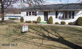 Property has garage w/apartment.