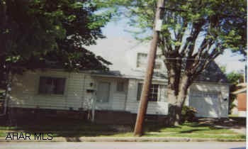 SELLERS MUST FIND SUITABLE HOUSEING.  4 BEDROOMS 1 1/2 BATHS. SELLERS MUST FIND SUITABLE HOUSEING.  4 BEDROOMS 1 1/2 BATHS.