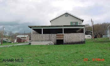 2 Story, Handyman Special, Looking at all offers, AS IS SALE, no children permitted on property due to condition of house. 2 Story Handyman Special, LOOKING AT ALL OFFERS, AS IS SALE, no children premitted on property due to condition of house.  PLEASE CONTACT AGENT FOR SELLER ADDENDUM PRIOR TO WRITING OFFER  ALL BIDS MUST BE PLACED ON WW.REALTYBID.COM