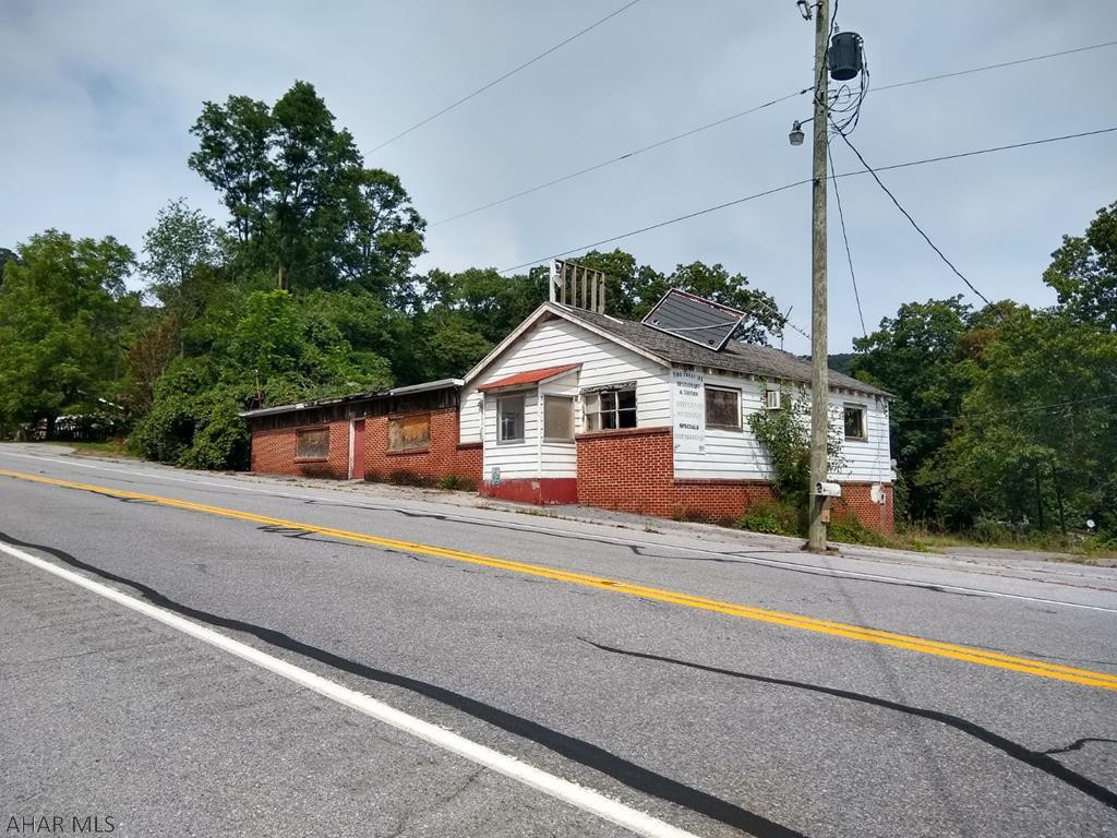 Plenty of potential with this lot. Heavily travelled road will bring you steady business. Large parking area. Come check out this opportunity for yourself! Must be accompanied by an agent to view this property.