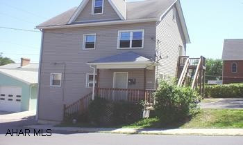 Nice duplex in great condition! Tenant occupied, owner pays heat for both units, 1st floor tenant pays electric, 2nd floor tenant pays water/sewer & electric. Good location. Nice duplex in great condition! Tenant occupied, owner pays heat for both units, 1st floor tenant pays electric, 2nd floor tenant pays water/sewer & electric. Good location.