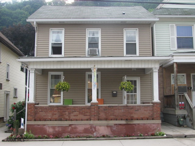 2 1/2 story vinyl sided Tyrone home with lots of updates! This home offers LR., DR., kitchen, 1st floor laundry & powder room, 3 bedrooms, & renovated full bath! Covered porch, fenced yard and off street parking complete the picture!
