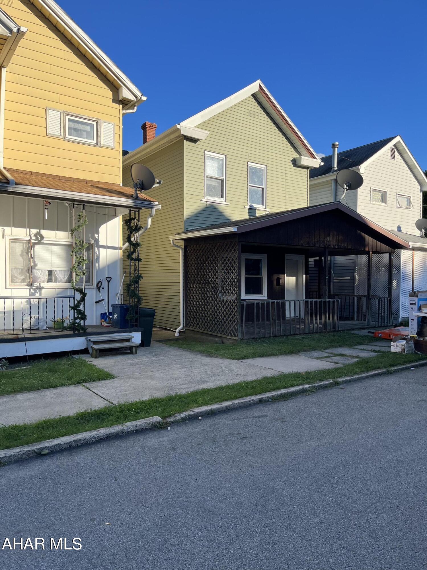 Good starter & investment property. Home offers 3 Bedrooms, 1 Bath, 1st floor Laundry, detached garage. Newer hot water heater, windows, doors. Needs TLC but lots of potential!