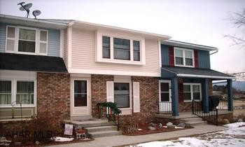 2 STORY TOWNHOUSE WITH FINISHED BASEMENT. BEAUTIFUL NEW KIT AND BATHROOMS IN THIS GREAT TOWNHOUSE. WALK OUT BASEMENT IS BONE DRY. UPDATED WINDOWS.