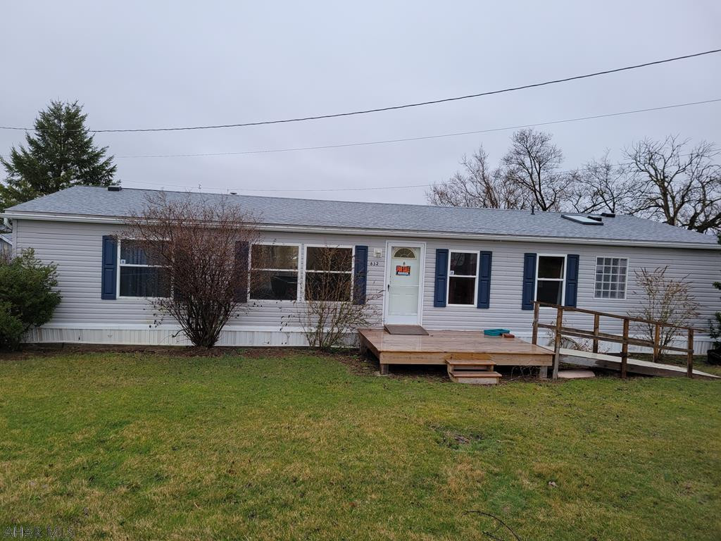 Seclusive paradise! Beautiful manufactured home on almost an acre of land! This home features a master bedroom with private bathroom and 2 more bedrooms and a full bathroom for guest or other family members.
