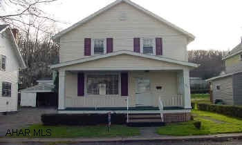 newer vinyl siding, and windows. Pine floor in LR; located in Toytown-great location-low taxes. Toytown area great starter home, newer windowsand vinyle siding: Lockbox backdoor-Do not lock Deadbolt!!!