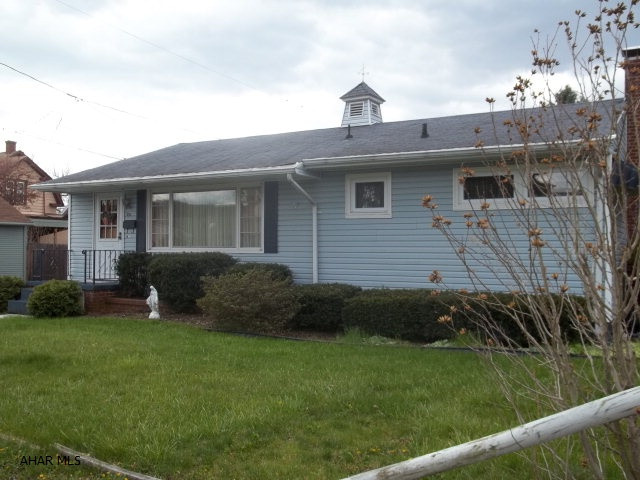 Great one floor living with laminate flooring throughout. Three bedrooms, 2 baths, CA, 2 car detached garage, hardwood cabinets in EIK, private lot in El Dorado