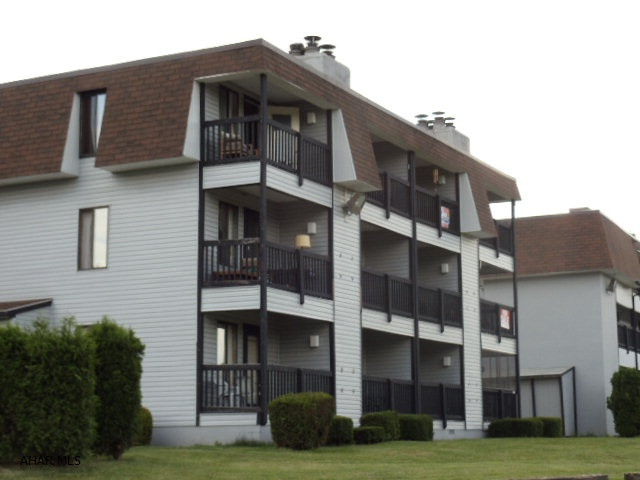 Fully furnished 3rd-floor 1-bedroom unit + built-in bunk beds.  Amenities include: use of indoor/outdoor pools, hottubs, tennis court, & trash removal.  Dues are $178/month.  #J-053