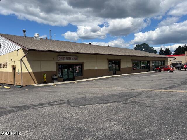 Keystone Plaza includes restaurant and dollar store.  approx 30 parking spaces