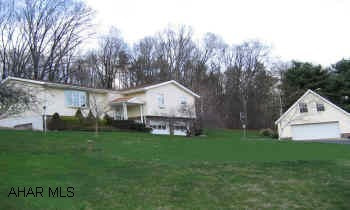 Lovely split entry with a nice view!! 3 bedrooms, 2 baths, living room with fireplace, hardwood floors, screened in patio, deck with hot tub, pond, 2 car garage plus separate 24x30 garage with 27x16 loft 5.5 acres, call today!! No showings until 5/31/05 Lovely split entry with a nice view!! 3 bedrooms, 2 baths, living room with fireplace, hardwood floors, screened in patio, deck with hot tub, pond, 2 car garage plus separate 24x30 garage with 27x16 loft 5.5 acres, call today!! No showings until 5/31/05