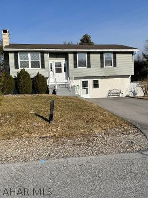 Move right into this 3 bedrooms. 1 3/4 bath. Familyroom with fireplace. (present owner never used fireplace)