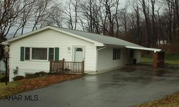 RANCH ON DOUBLE LOT, BAKER SCHOOL AREA, MBR, WALK IN CLOSET, HARDWOOD FLOORS, SKY LIGHTS, MUST SEE INTERIOR! LARGE OPEN LIVING ROOM . APPLIANCES 4 ZONE HEAT**FREE HOME WARRANTY!!*** RANCH ON DOUBLE LOT, BAKER SCHOOL AREA MRB WALK IN CLOSET.--HARDWOOD FLOORS, SKY LIGHTS, MUST SEE INTERIOR! LARGE OPEN LIVING ROOM, APPLIANCES, 4 ZONE HEATFREE HOME WARRANTY!!
