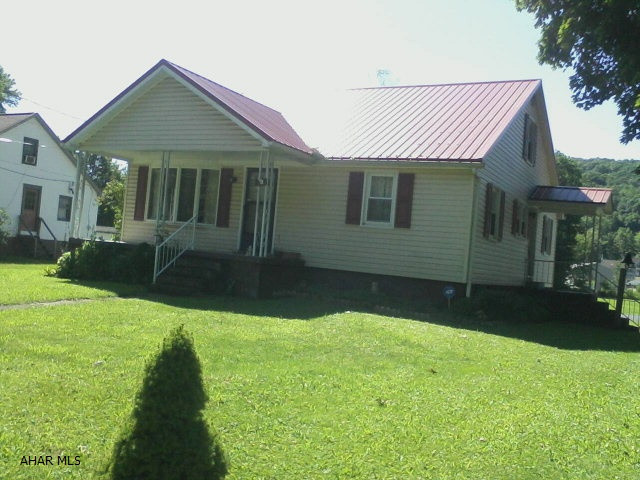 4 Bedroom 1 1/2 Story metal roof and vinyl sided home. Home on 1.21 acres flat lot. Complete with 2 car garage and large block Shed.