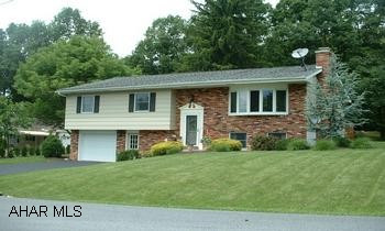 Well kept and updated This 3Br. 1.5 B is very well maintained updated Kit & B.  Large Fam Rm .  Sellers Motivated!!  Frankstown Twp.