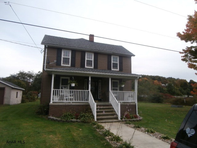 Completely remodeled two story home on large lot. Beautiful kitchen, 1st floor office/computer room and laundry. Large rear deck. Rear storage shed. A great home for the $$. Located by Hastings Park & Pool, hockey rink, ball fields and walking trail.