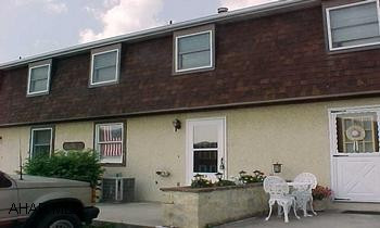 2 story townhouse, move in condition, central A/C, 1 car garage and no Association Fee. Refrigerator, washer & dryer negotiable. Seller motivated... Moving out of town.