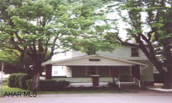 GREAT NEIGHBORHOOD, NEAR BG HIGH SCHOOL. HOME IS IN A GREAT LOCATION. 63X120 LOT,  NEEDS SOME UPDATES BUT A GREAT AREA.