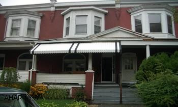 AGENT RELATED TO SELLER NEW CARPETS AND NEW KITCHEN ALL APPLIANCES STAY. MOVE RIGHT IN!