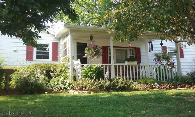 Move in ready. Updated eat-in kitchen, new bathroom, hardwood floors. Beautiful garden and court yard. Motivated Seller.