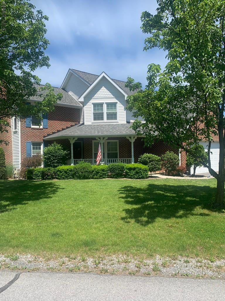 Don't miss this beautiful 3 Bedroom home in Penn Farms!  Sunken Living Room with gas fireplace, large kitchen area, nice sized rooms!