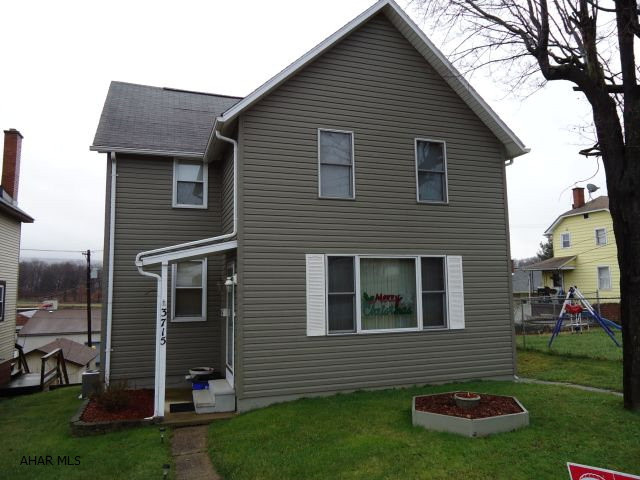 Nicely redone & updated - 2nd floor offers 2 bedrooms plus a captive bonus room.  Large open oak kitchen with skylights and island.  New central air in 2010.  Large open foyer area.
