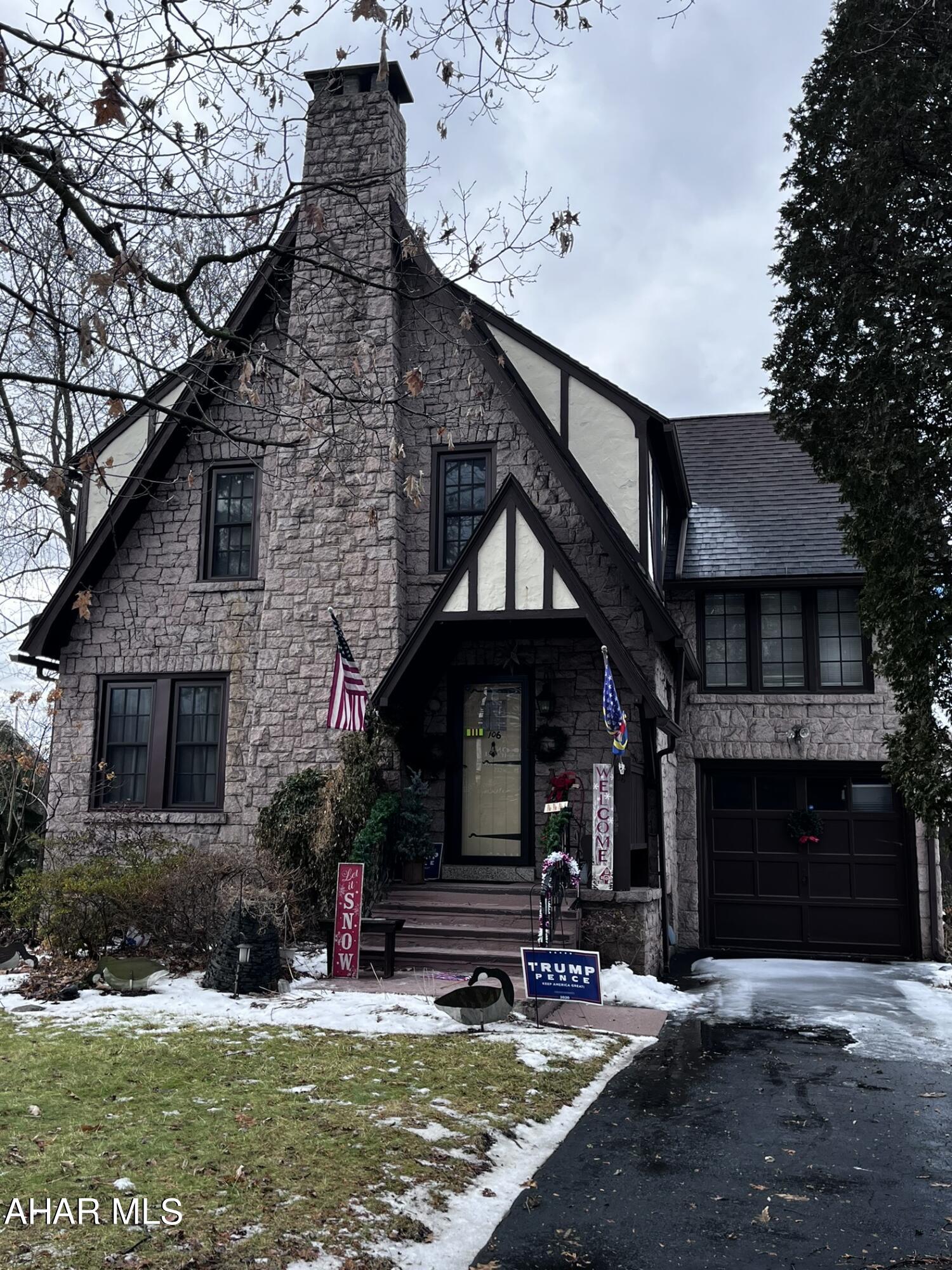 So much charm inside these walls in the quaint mansion park area home.  This 3 bedroom 2 bath home is a must see for those looking for the country feel in the city. The beautiful  hardwood floors adds to the overall distinctive look. Multi levels provide room for everyone and every nook and cranny was utilized for storage needs also.  Schedule your showing today.