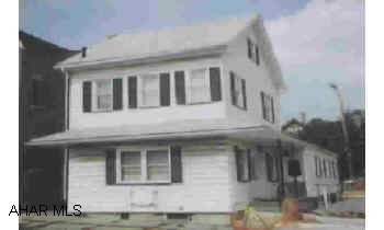 Commercial building - former physician's office, beautiful 2nd floor apartmetn w/loft. Everything in very good condition. Off-street parking, 2 furnaces, spearte electric, and central air. Commercial building - former physician's office, beautiful 2nd floor apartmetn w/loft. Everything in very good condition. Off-street parking, 2 furnaces, spearte electric, and central air.