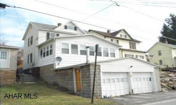 Good Fixer Upper - Large rooms and big garage.  Has freeze damage. Good Fixer Upper.  Large rooms and big garage.  Has freeze damage.