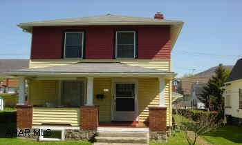 L.R. D.R.,KITC,3BDRM,BATH-UTIL:Gas $125,W/S $35,Elec $35 per mo, East End Area, New Roof Furnance Elec., New Garage 22x24, Cat in House -DON"T LET OUT!Call Mike to Show 946-9355