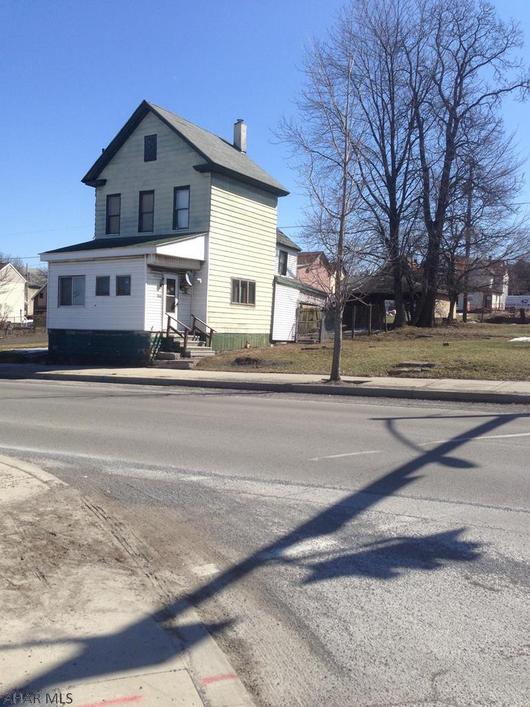High traffic commercial corner with approximately 200 feet frontage and most of dept at 120 feet . Make this location your next business move.Raise the house or keep if for a rental.